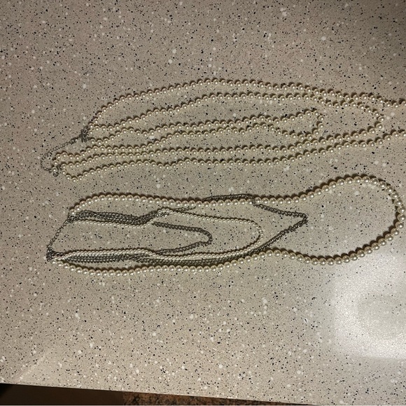 Two long faux pearl strands - Picture 3 of 3